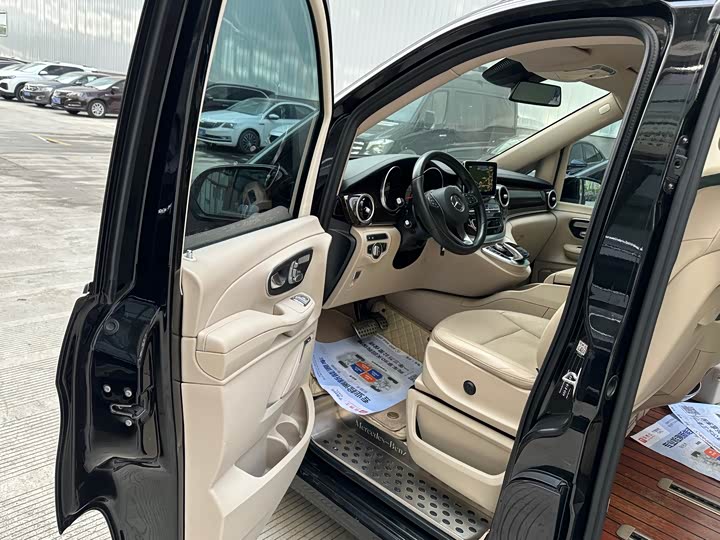 Mercedes-Benz V-Class 2017 V 260 L — фото 6