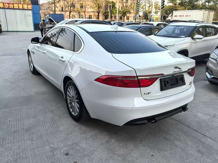Jaguar XF 2016 XF 2.0 T 2 WD — фото 2