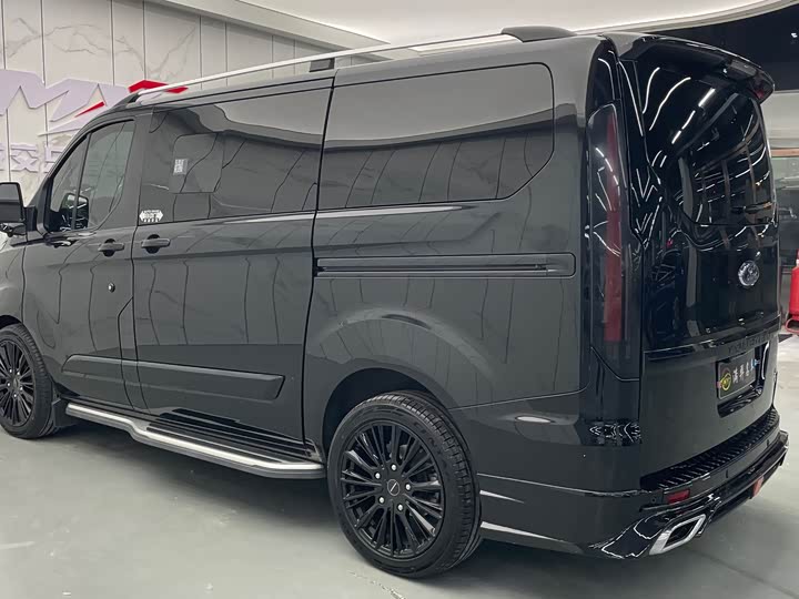 Ford Tourneo — фото 9