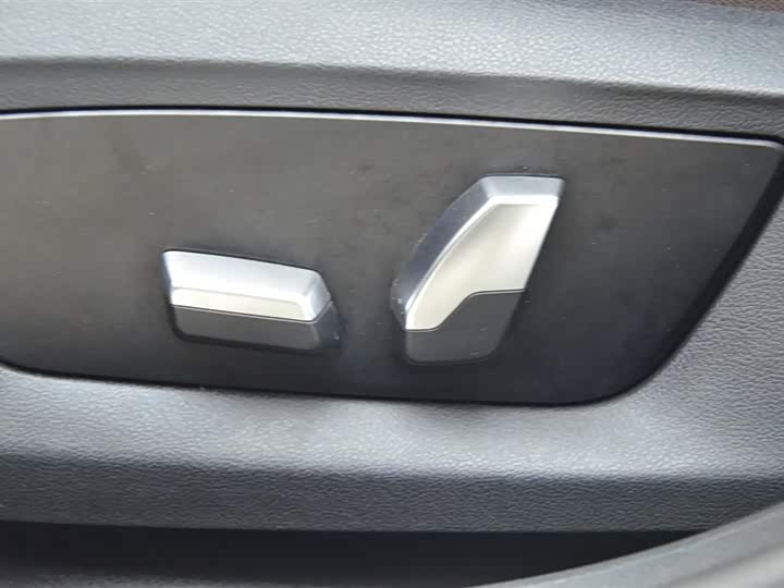 BMW 5-Series 2023 530 Li Leading M — фото 6
