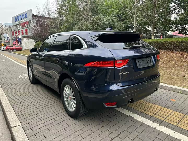 Jaguar F-PACE 2018 2.0 T 4 WD — фото 4