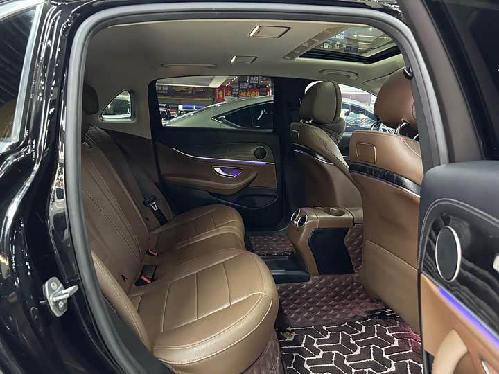 Mercedes-Benz E-Class 2018 E 200 L Sport — фото 14