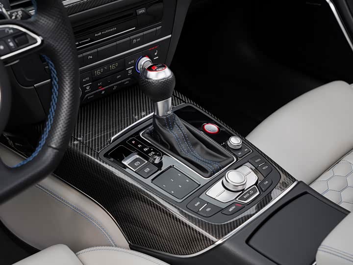 Audi RS6 2018 RS 6 4.0 T Avant — фото 32
