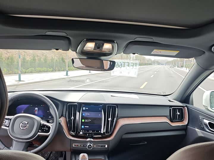 Volvo XC60 2025 B 5 4 WD — фото 10