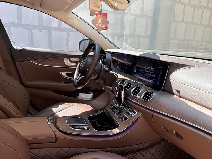 Mercedes-Benz E-Class 2019 E 300 L — фото 15