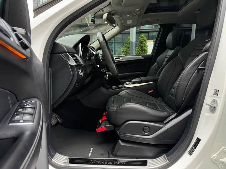 Mercedes-Benz M-Class 2015 AMG ML 63 — фото 6
