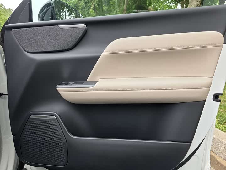Volvo XC70 Hybrid 2026 4 WD Core — фото 10