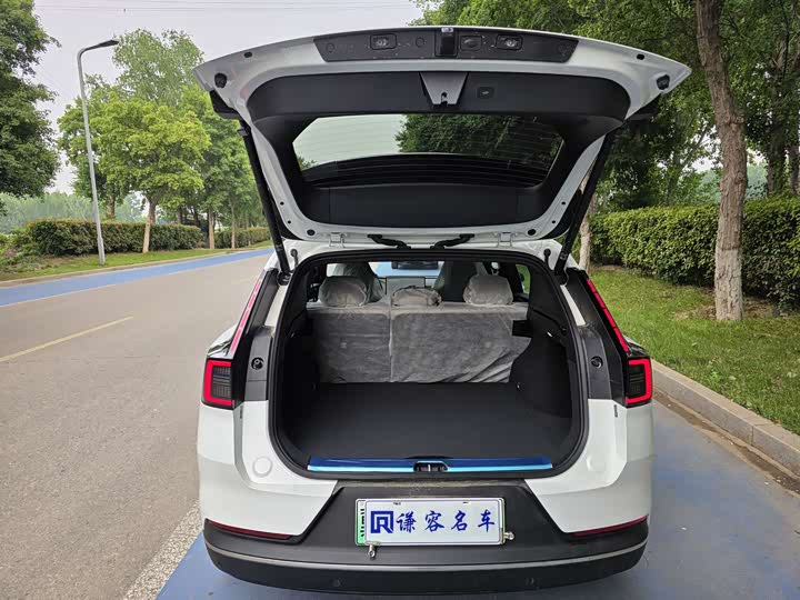Volvo XC70 Hybrid 2026 4 WD Core — фото 14