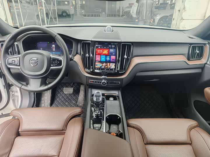 Volvo XC60 Hybrid 2024 T 8 PHEV 4 WD — фото 8