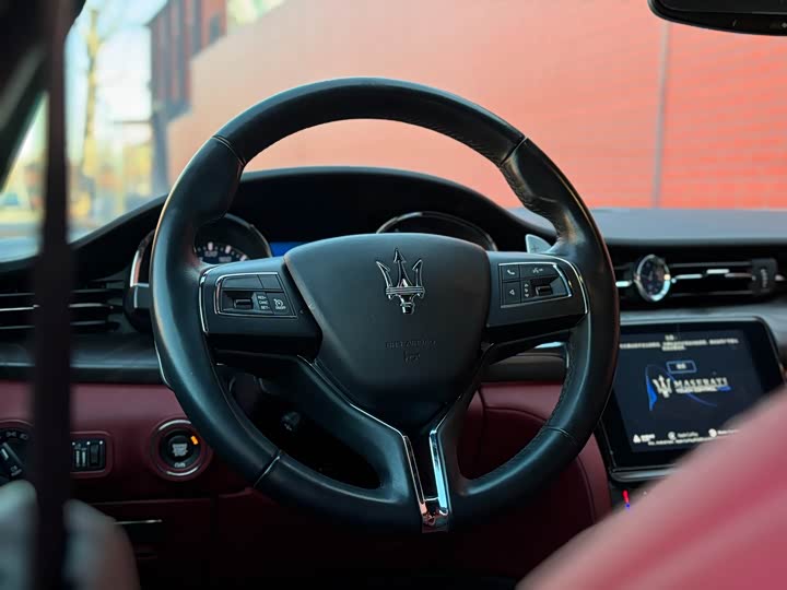 Maserati Quattroporte — фото 14