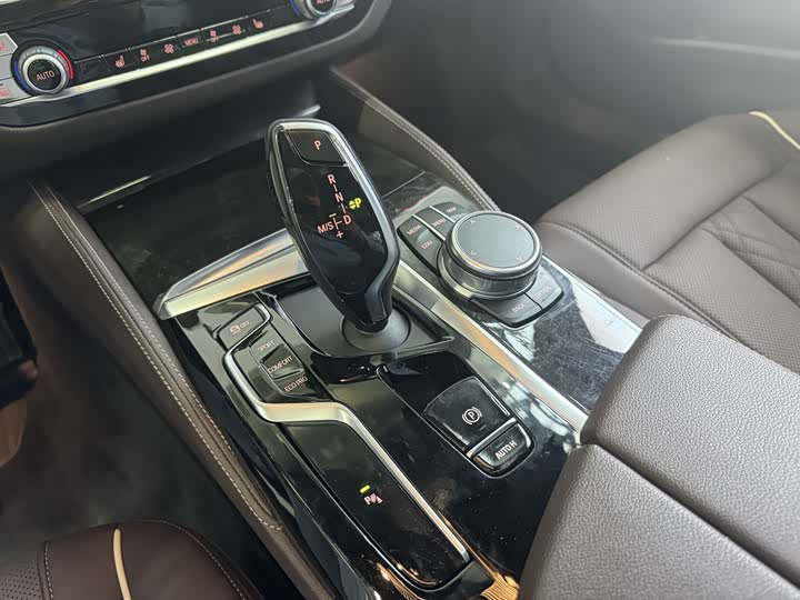 BMW 5-Series 2021 530 Li Leading M — фото 10