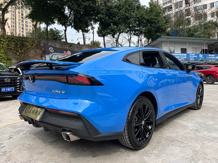 Changan UNI-V 2022 1.5 T Premium — фото 50