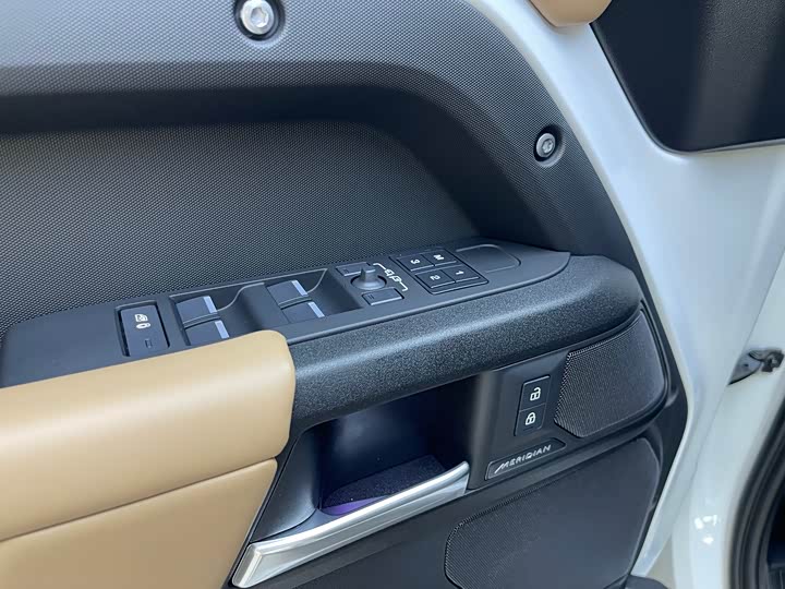 Land Rover Defender — фото 16