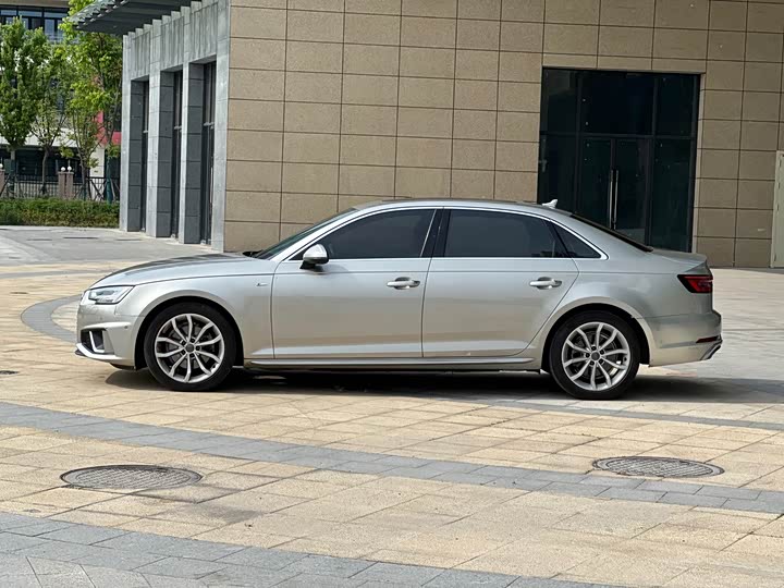 Audi A4L 2019 40 TFSI VI — фото 4