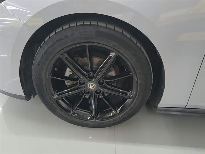 Changan UNI-V 2022 1.5 T Premium — фото 23