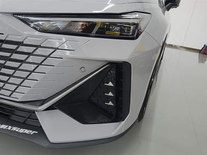 Changan UNI-V 2022 1.5 T Premium — фото 24