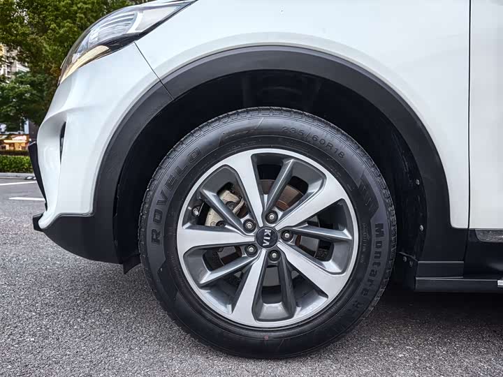 Kia Sorento — фото 13