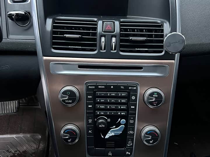 Volvo XC60 2017 T 5 AWD — фото 11