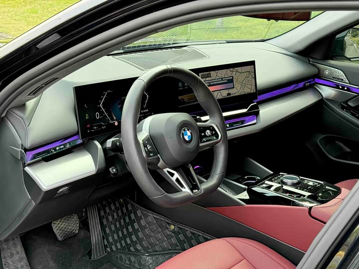 BMW 5-Series — фото 16