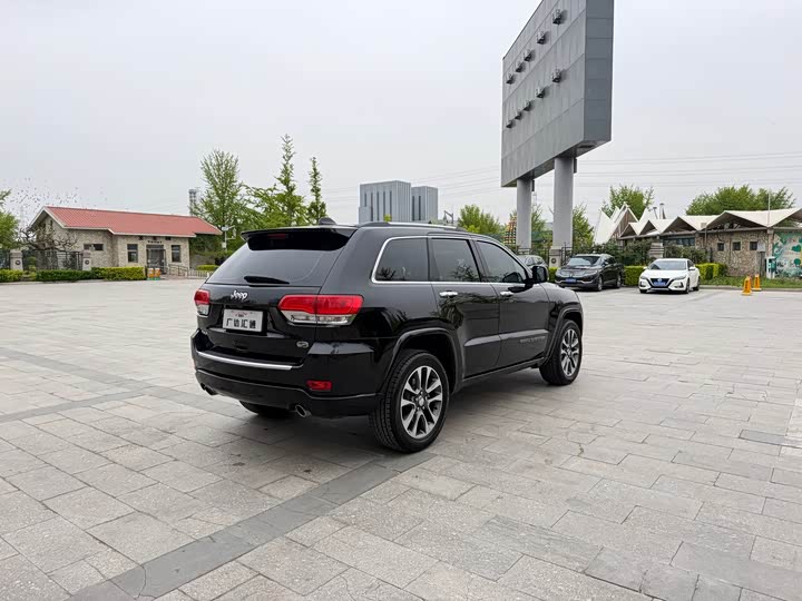 Jeep Grand Cherokee — фото 4