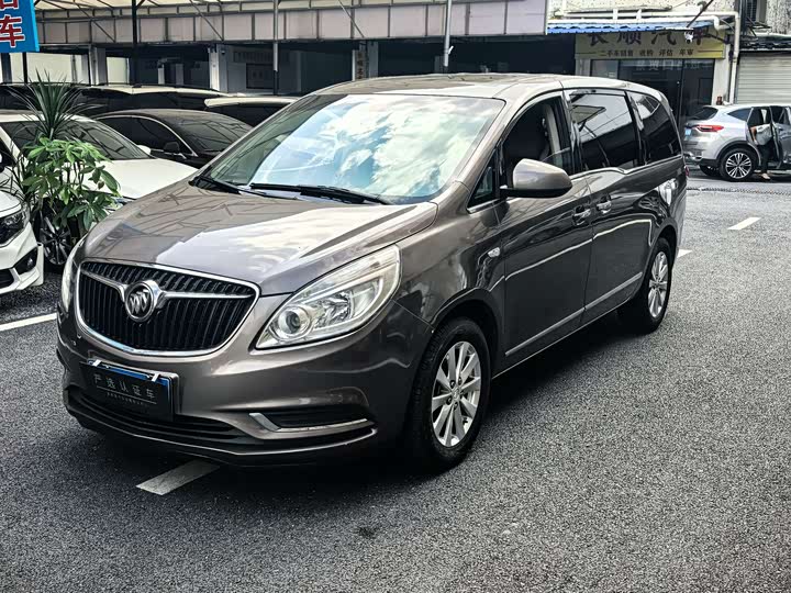 Buick GL 8 2017 25 S Luxury V