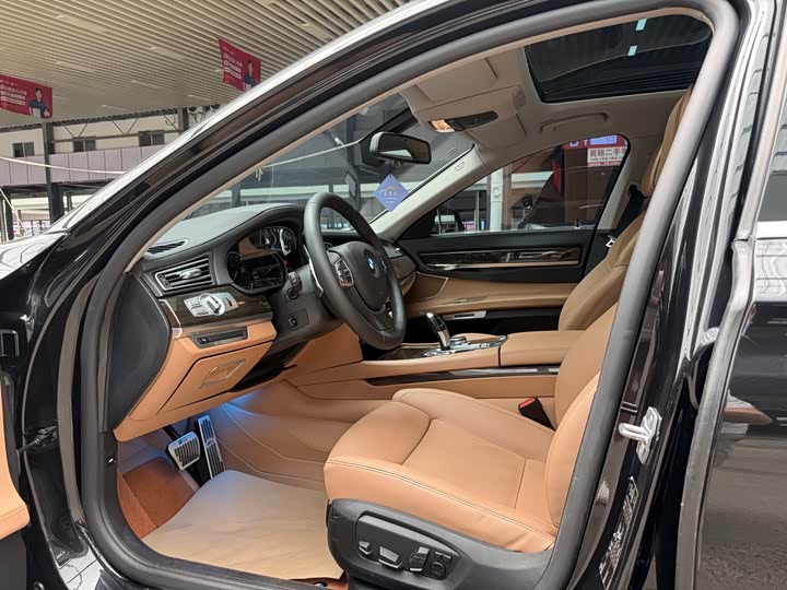 BMW 7 Series 740Li продвинутая — фото 5