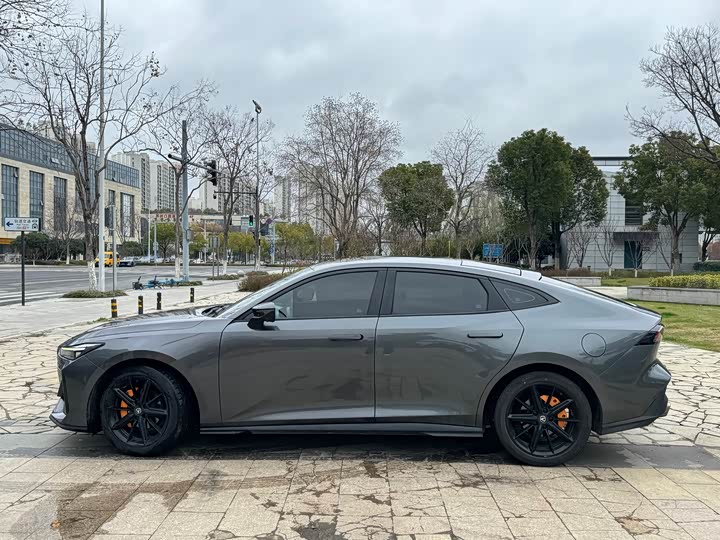 Changan UNI-V 2022 1.5 T — фото 4