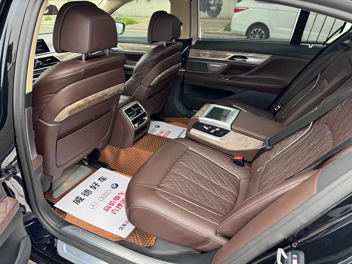 BMW 7-Series 2019 740 Li Leading — фото 10
