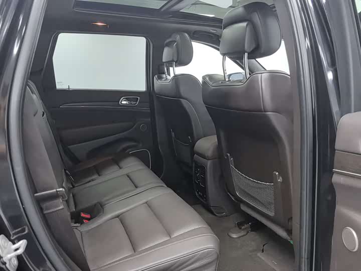 Jeep Grand Cherokee — фото 7