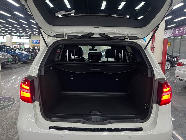 Mercedes-Benz B-Class 2017 B 200 Luxury — фото 6