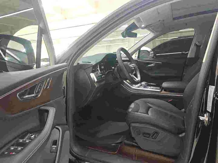 Audi Q7 2024 45 TFSI quattro S line — фото 7
