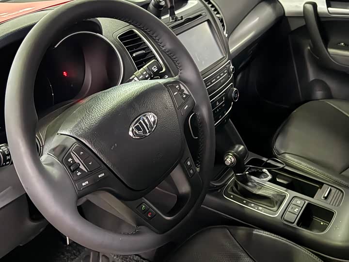 Kia Sorento — фото 5