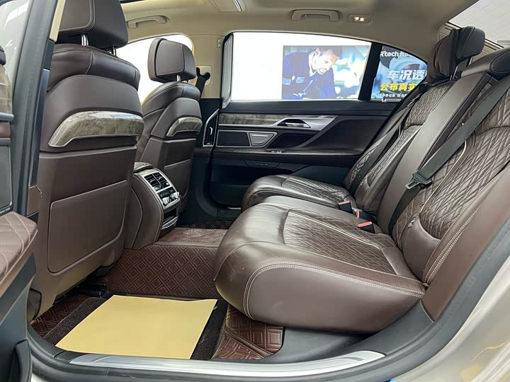 BMW 7-Series 2019 740 Li Leading — фото 30