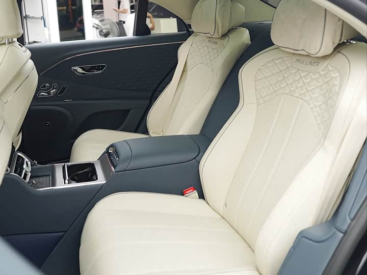Bentley Flying Spur — фото 15