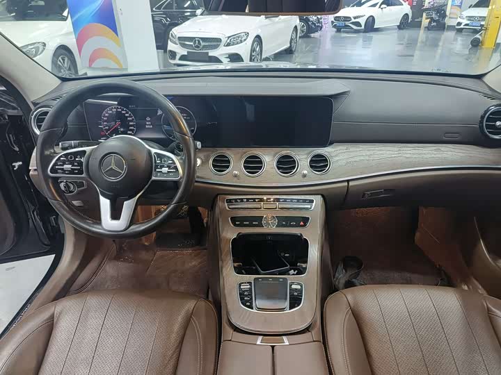 Mercedes-Benz E-Class 2019 E 300 L — фото 5