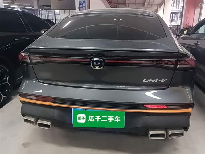 Changan UNI-V 2024 1.5 T Sport — фото 6