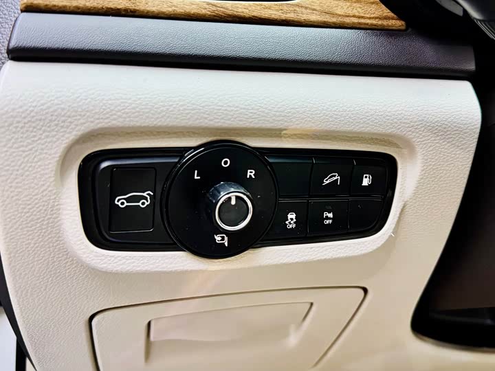 Trumpchi GS8 2017 320 T 2 WD ( ) — фото 13