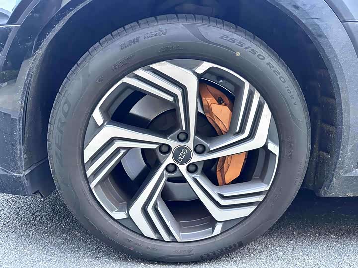 Audi e-tron — фото 19