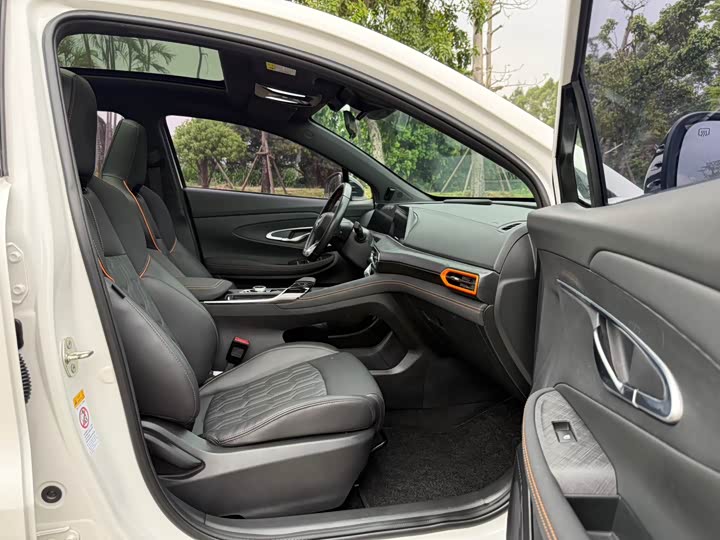 Changan UNI-T 2022 1.5 T Premium — фото 6