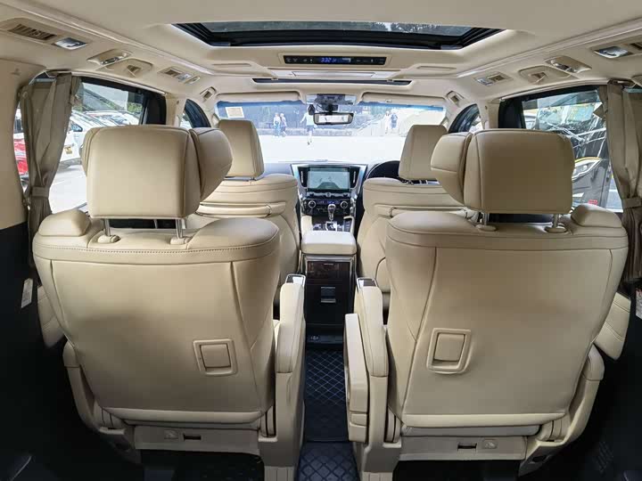 Toyota Alphard — фото 7