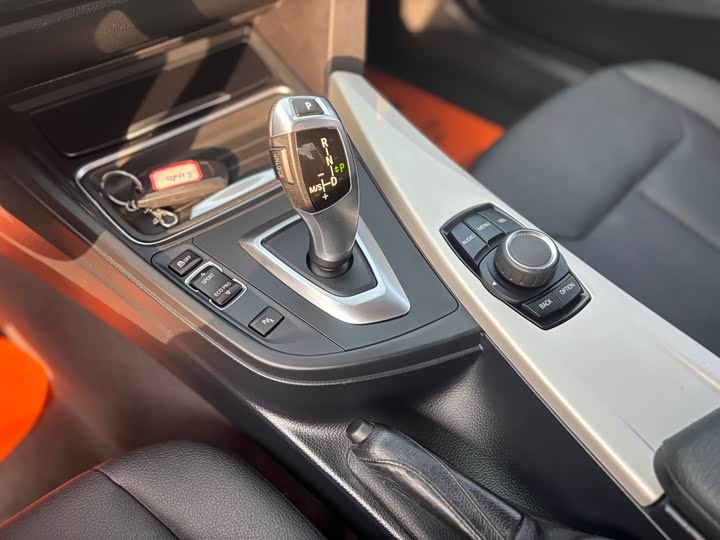 BMW 3-Series 2015 320i — фото 10