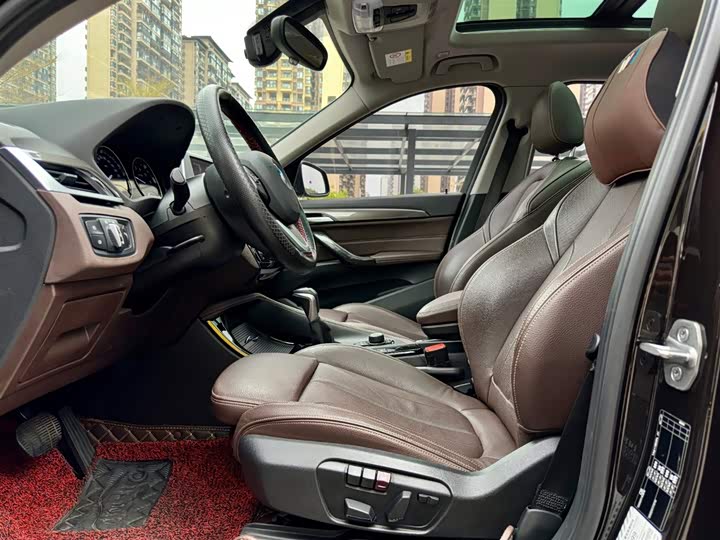 BMW X1 2019 s Drive 18 Li — фото 9
