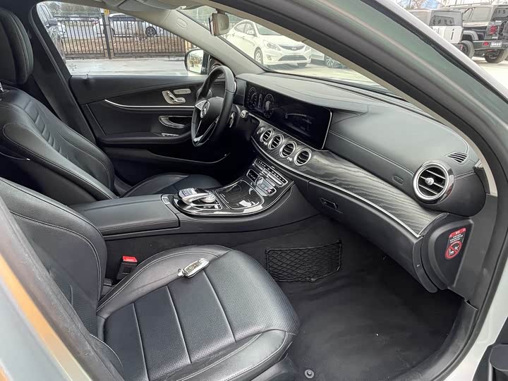 Mercedes-Benz E-Class 2017 E 300 L Luxury — фото 4