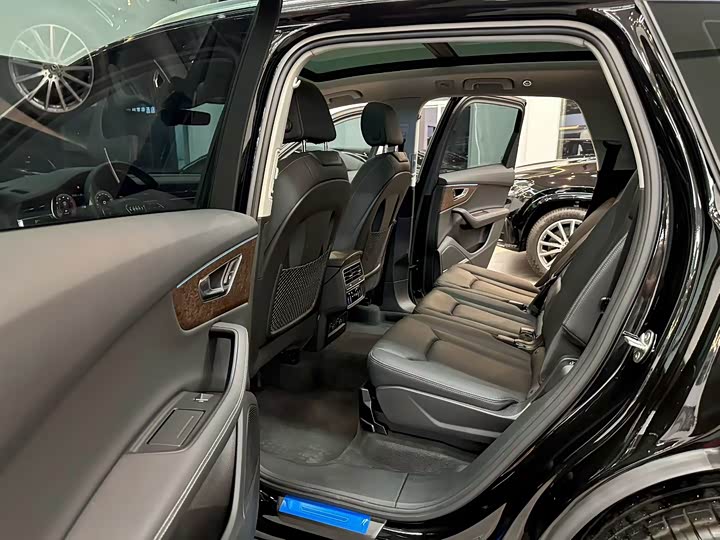 Audi Q7 2025 55 TFSI quattro S line — фото 8