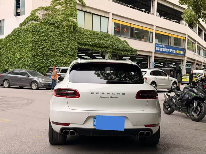 Porsche Macan 2017 Macan Turbo 3.6 T — фото 3