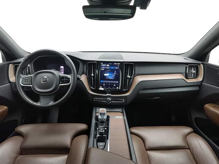 Volvo XC60 2022 B 5 4 WD — фото 5