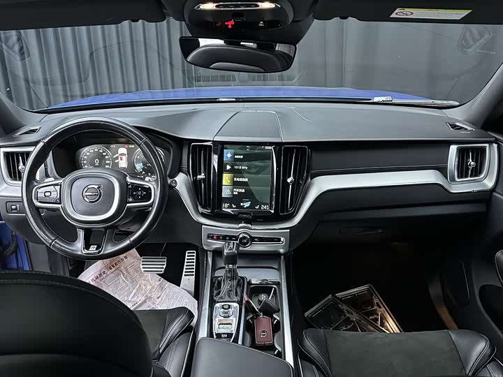 Volvo XC60 2018 T 5 4 WD — фото 3