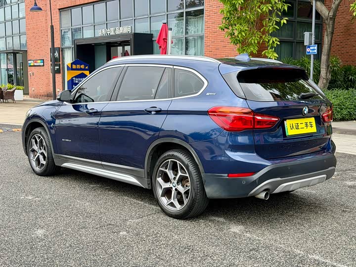 BMW X1 2018 x Drive 25 Le Luxury — фото 3