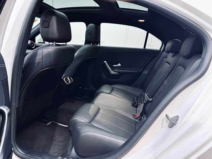 Mercedes-Benz A-Class 2022 A 200 L — фото 10