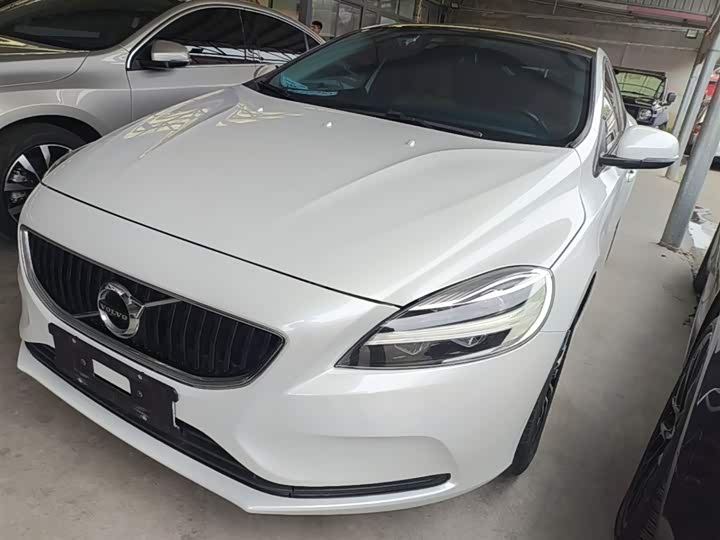 Volvo V40 2019 T 3 — фото 1